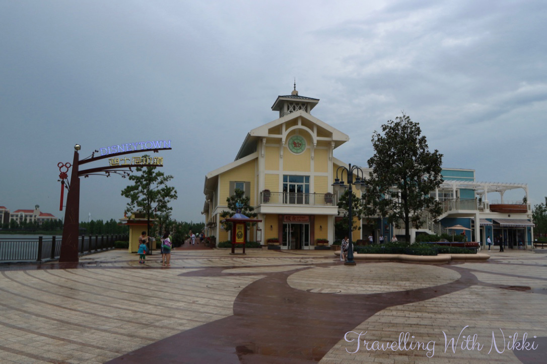 ShanghaiDisneytown12