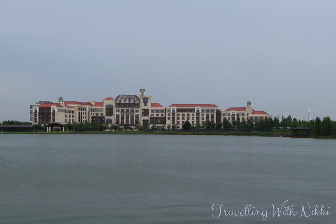 ShanghaiDisneytown13