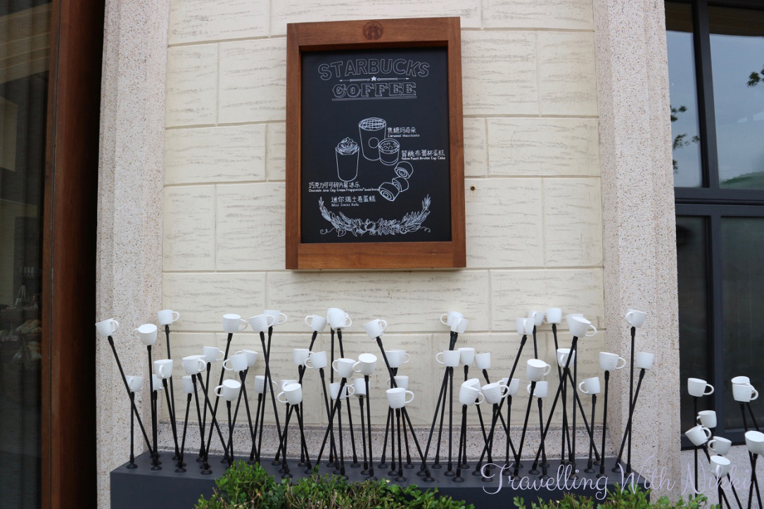 ShanghaiDisneytown15