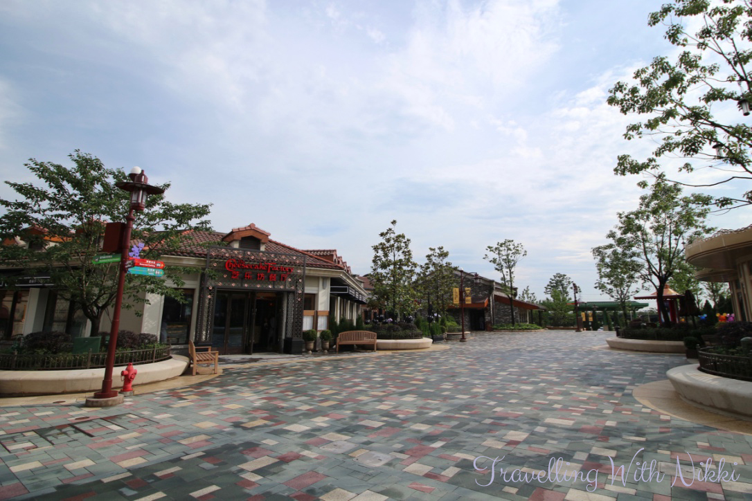 ShanghaiDisneytown22